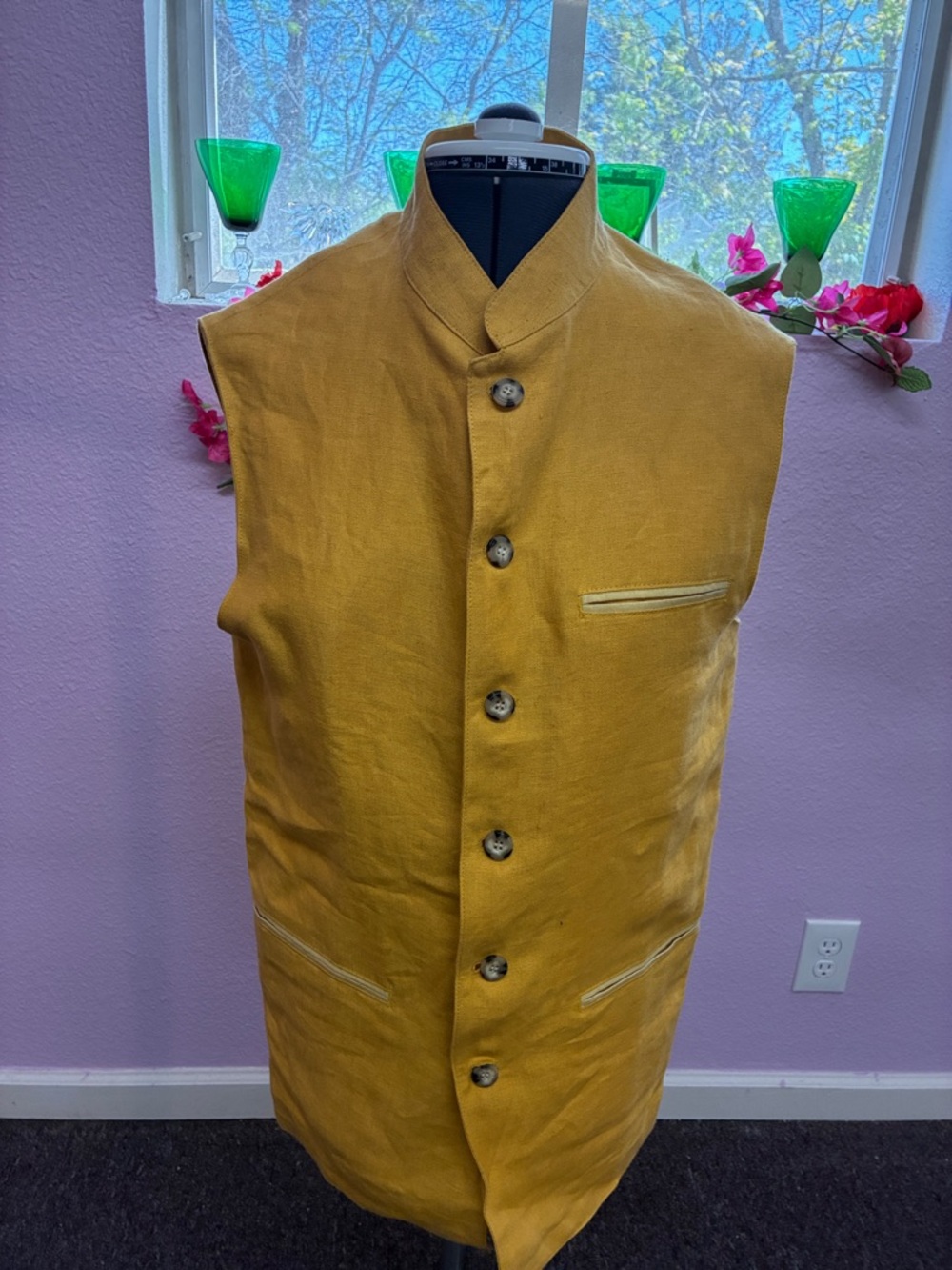 Women’s Le Prince Jardinier Yellow linen vest- size small